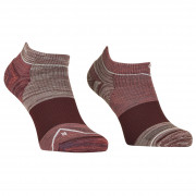 Дамски чорапи Ortovox Alpine Low Socks W розов/бордо