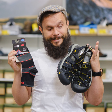 Проветрете сандалите. А чорапите? И тях също!