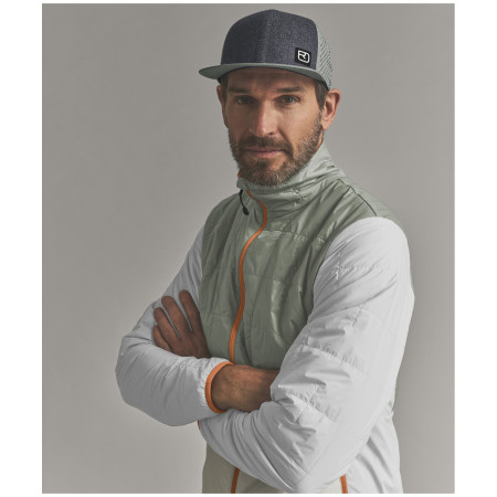 Шапка с козирка Ortovox Logo Air Trucker Cap