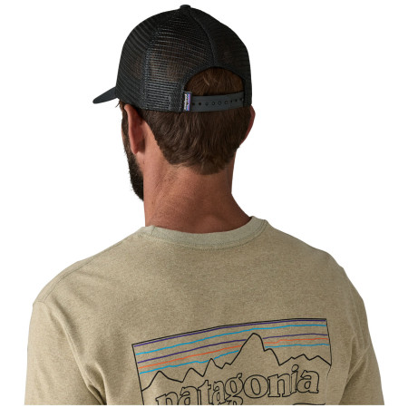 Шапка с козирка Patagonia P-6 Logo LoPro Trucker Hat