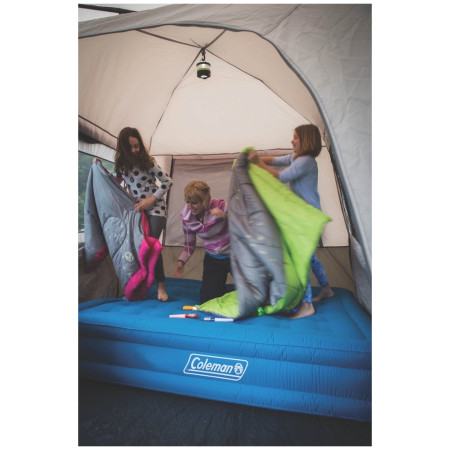 Надуваем дюшек Coleman Extra Durable Airbed Raised Double