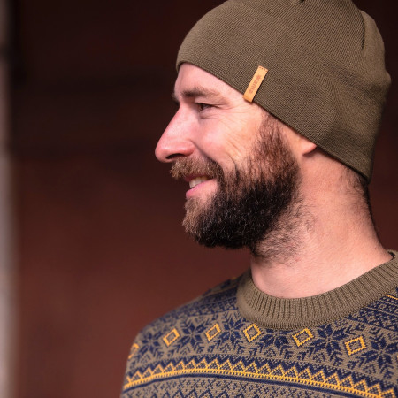 Плетена шапка от мериносана вълна Kama A02