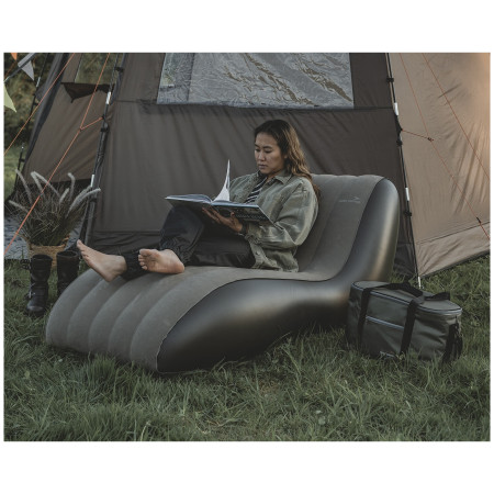 Надуваем диван Easy Camp Maple Lounger