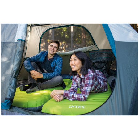 Надуваем дюшек Intex TPU Dura-Beam Camping Mat