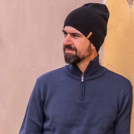 Плетена шапка от мериносана вълна Kama A160