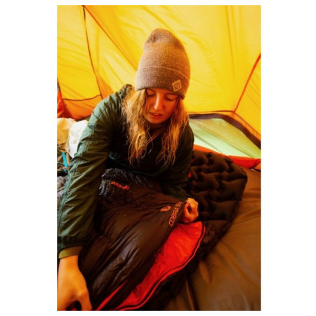 Надуваема постелка Vango Aotrom