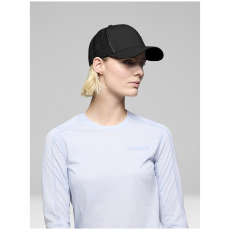 Шапка с козирка Norrona /29 snap back trucker mesh Cap