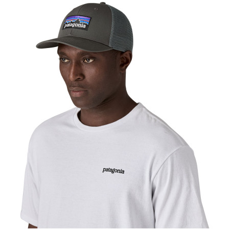 Шапка с козирка Patagonia P-6 Logo Trucker Hat