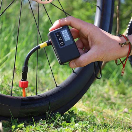 Компресор Solight Дигитален джобен мини компресор