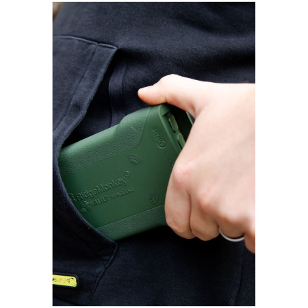 Външно зарядно устройство RidgeMonkey Vault C-Smart Wireless 26950mAh Camo