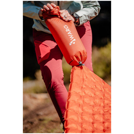 Надуваема постелка Warg Atom Flat