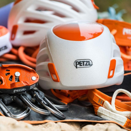 Катерачна каска Petzl Sirocco