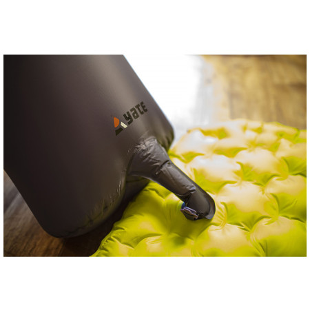 Надуваема торба Yate Надуваема торба Yate черен